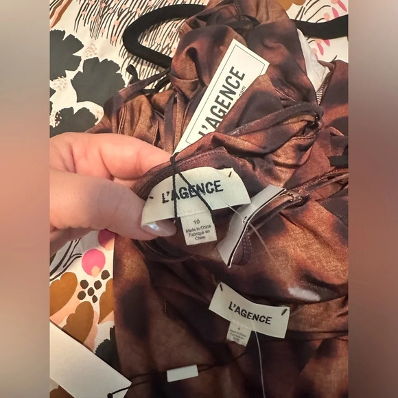 L'AGENCE Dress Tami Draped Leopard Print
Stretch Jersey Midi - Picture 6 of 7